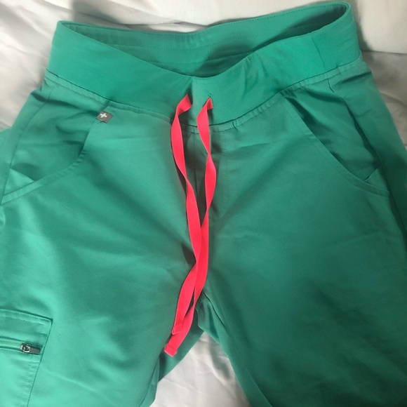 FIGS (Wearfigs) Surgical Green set - Picture 4 of 7